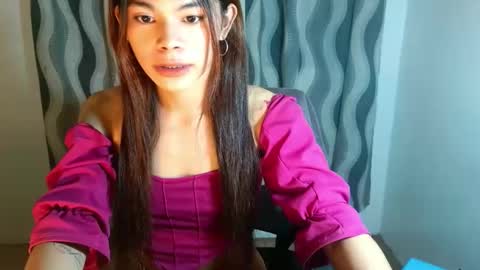 Snapshot of hot_yanna143 chatting on 04/12/26, 10:53 Yanna online show from 04/12/26, 10:53