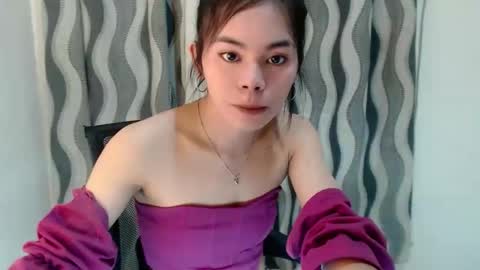 Snapshot of hot_yanna143 chatting on 05/27/26, 01:08 Yanna online show from 05/27/26, 01:08