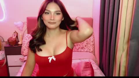Snapshot of hotbunny_12 chatting on 04/15/26, 10:22 Kylie online show from 04/15/26, 10:22