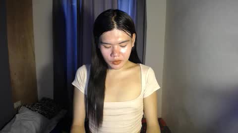 Snapshot of hotbunnyrainx chatting on 10/16/25, 02:56 rain online show from 10/16/25, 02:56