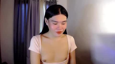 Snapshot of hotbunnyrainx chatting on 10/25/25, 02:08 rain online show from 10/25/25, 02:08