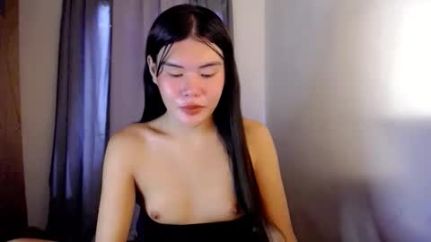 Snapshot of hotbunnyrainx chatting on 10/28/25, 02:15 rain online show from 10/28/25, 02:15