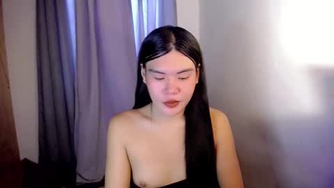 Snapshot of hotbunnyrainx chatting on 10/29/25, 02:36 rain online show from 10/29/25, 02:36