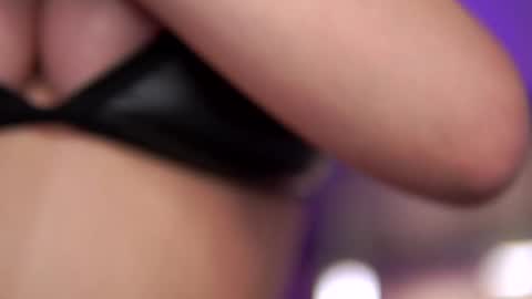 Snapshot of hotbustybabex chatting on 09/26/25, 06:17 Anais online show from 09/26/25, 06:17