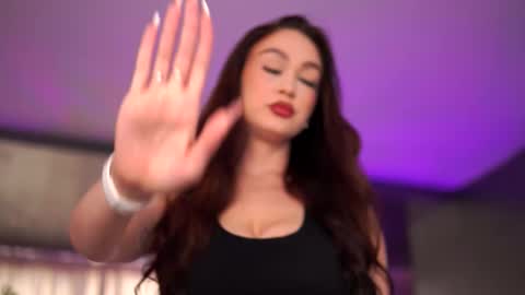 Anais online show from 11/16/25, 09:15