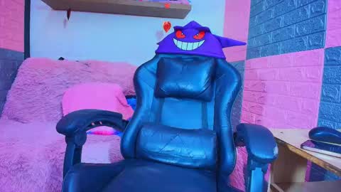 Snapshot of hotcakes_uwu chatting on 05/12/26, 02:52 Hotcakes online show from 05/12/26, 02:52
