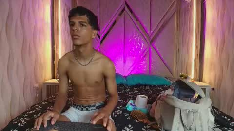 hotcouple_222 online show from 01/07/26, 07:33