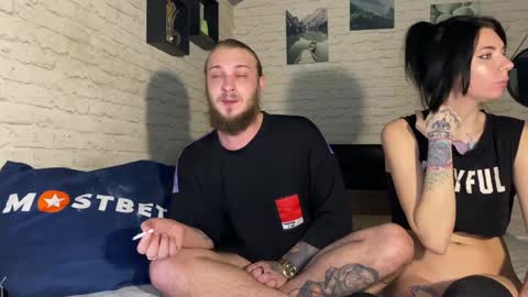 YounHotCouple online show from 12/18/24, 01:45