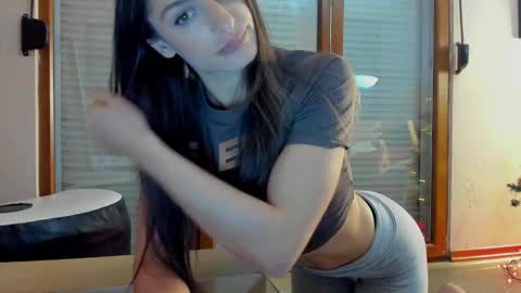Snapshot of hotel77777 chatting on 12/18/24, 11:51 Erika  online show from 12/18/24, 11:51
