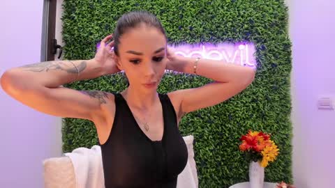 hotfallingdevil online show from 11/18/25, 06:07