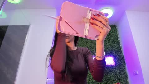 hotfallingdevil online show from 11/25/25, 04:23