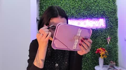 hotfallingdevil online show from 12/01/25, 05:56