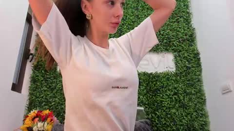 hotfallingdevil online show from 04/20/26, 04:04