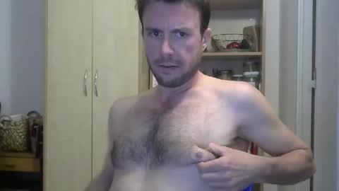 Snapshot of hotgardenersexy chatting on 04/07/26, 08:09 Le jardinier sexy online show from 04/07/26, 08:09