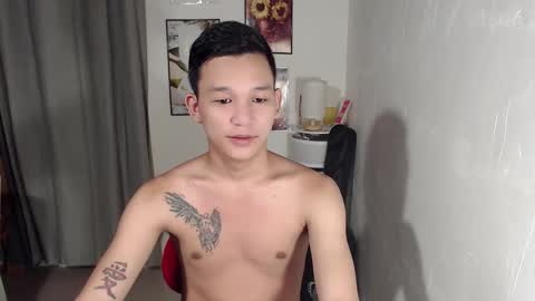 Snapshot of hotguy0503 chatting on 10/20/25, 10:32 hotguy0503 online show from 10/20/25, 10:32
