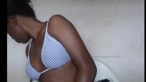 hotjessie0 online show from 09/29/25, 04:17