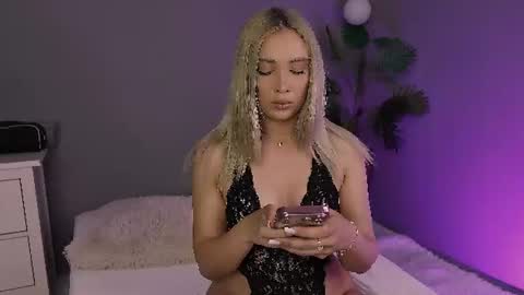 Snapshot of hotjessxx chatting on 06/12/26, 05:39 Maria online show from 06/12/26, 05:39