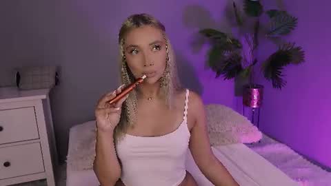Snapshot of hotjessxx chatting on 06/15/26, 04:47 Maria online show from 06/15/26, 04:47