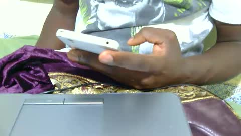 Snapshot of hotjune2t6 chatting on 04/30/26, 12:33 malaika online show from 04/30/26, 12:33