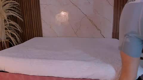 hotlovestory online show from 04/18/26, 12:20