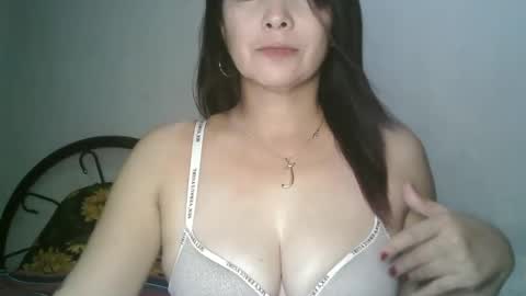 Snapshot of hotmamajen4u chatting on 05/14/26, 01:23 hotmamajen4u online show from 05/14/26, 01:23