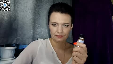 Snapshot of hotmamaqueen234 chatting on 05/11/26, 04:04 hotmamaqueen234 online show from 05/11/26, 04:04