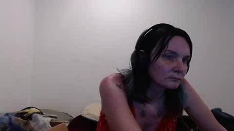 Snapshot of hotmodel1984 chatting on 06/18/26, 02:01 hotmodel1984 online show from 06/18/26, 02:01