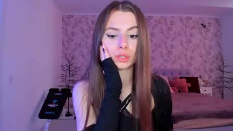 hotmolly_ online show from 06/04/26, 09:48