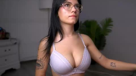 Molly online show from 11/06/25, 04:35