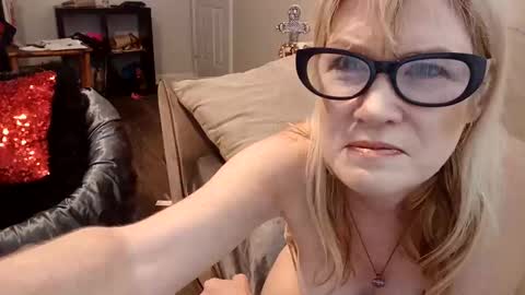 Snapshot of hotpepperrose chatting on 04/30/26, 12:17 hotpepperose online show from 04/30/26, 12:17