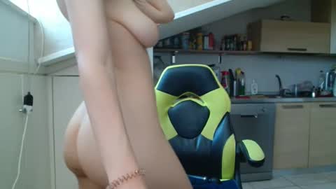 Snapshot of hotsexcouple90 chatting on 06/01/26, 01:24 hotsexcouple90 online show from 06/01/26, 01:24