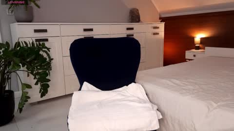 Mola online show from 12/18/24, 02:38