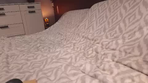 Mola online show from 10/19/25, 06:58