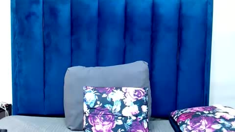 hotsmalltitsx online show from 04/10/26, 08:02