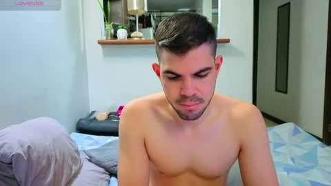 Snapshot of hotstud_999 chatting on 08/05/26, 06:16 Andres online show from 08/05/26, 06:16