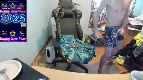 Snapshot of hotsummer1996 chatting on 03/09/25, 04:44 hot online show from 03/09/25, 04:44