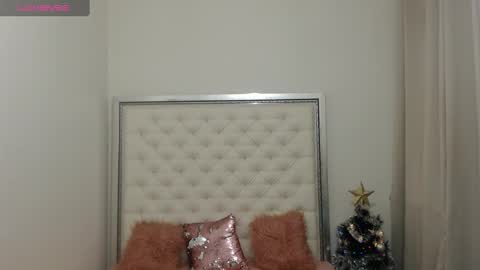 Snapshot of hott_eryka chatting on 12/28/24, 04:08 Eryka online show from 12/28/24, 04:08