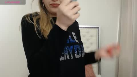 Snapshot of hott_eryka chatting on 01/15/25, 10:49 Eryka online show from 01/15/25, 10:49