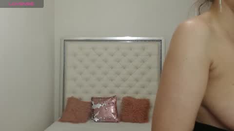 Snapshot of hott_eryka chatting on 02/05/25, 08:43 Eryka online show from 02/05/25, 08:43