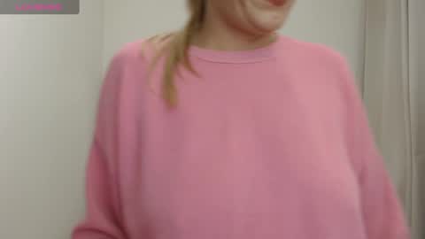 Snapshot of hott_eryka chatting on 02/08/25, 05:29 Eryka online show from 02/08/25, 05:29