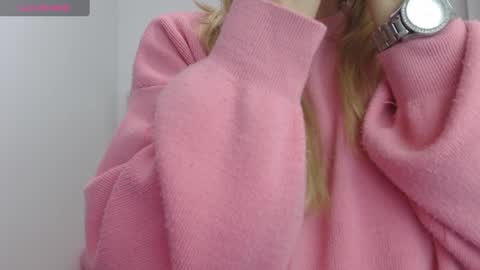 Snapshot of hott_eryka chatting on 02/16/25, 05:59 Eryka online show from 02/16/25, 05:59