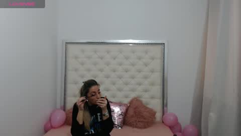 Snapshot of hott_eryka chatting on 03/08/25, 08:00 Eryka online show from 03/08/25, 08:00