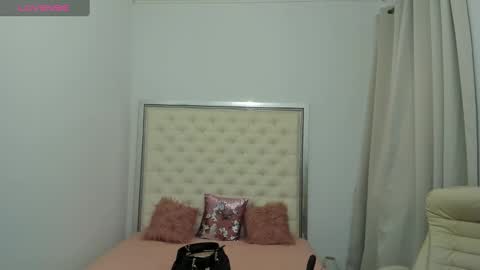 Snapshot of hott_eryka chatting on 09/19/25, 10:38 Eryka online show from 09/19/25, 10:38