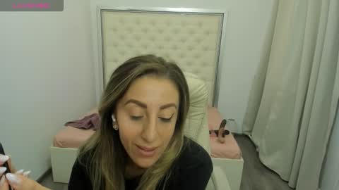 Snapshot of hott_eryka chatting on 10/13/25, 07:30 Eryka online show from 10/13/25, 07:30