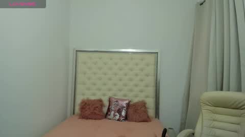 Snapshot of hott_eryka chatting on 10/27/25, 05:11 Eryka online show from 10/27/25, 05:11