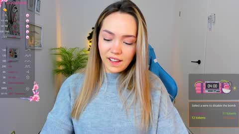 Snapshot of hottease_pvt chatting on 12/19/24, 08:23 hello Im Eva online show from 12/19/24, 08:23