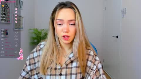 Snapshot of hottease_pvt chatting on 12/20/24, 02:19 hello Im Eva online show from 12/20/24, 02:19