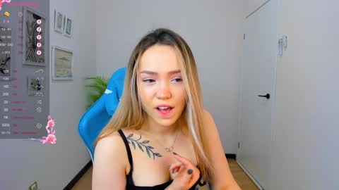 Snapshot of hottease_pvt chatting on 12/20/24, 05:25 hello Im Eva online show from 12/20/24, 05:25