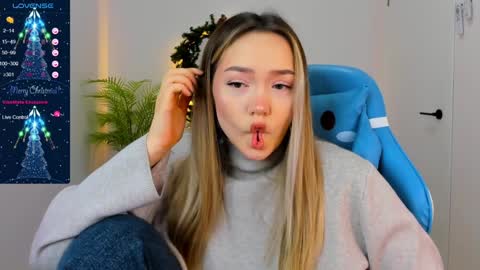 Snapshot of hottease_pvt chatting on 12/24/24, 08:33 hello Im Eva online show from 12/24/24, 08:33