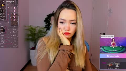 Snapshot of hottease_pvt chatting on 12/29/24, 02:06 hello Im Eva online show from 12/29/24, 02:06